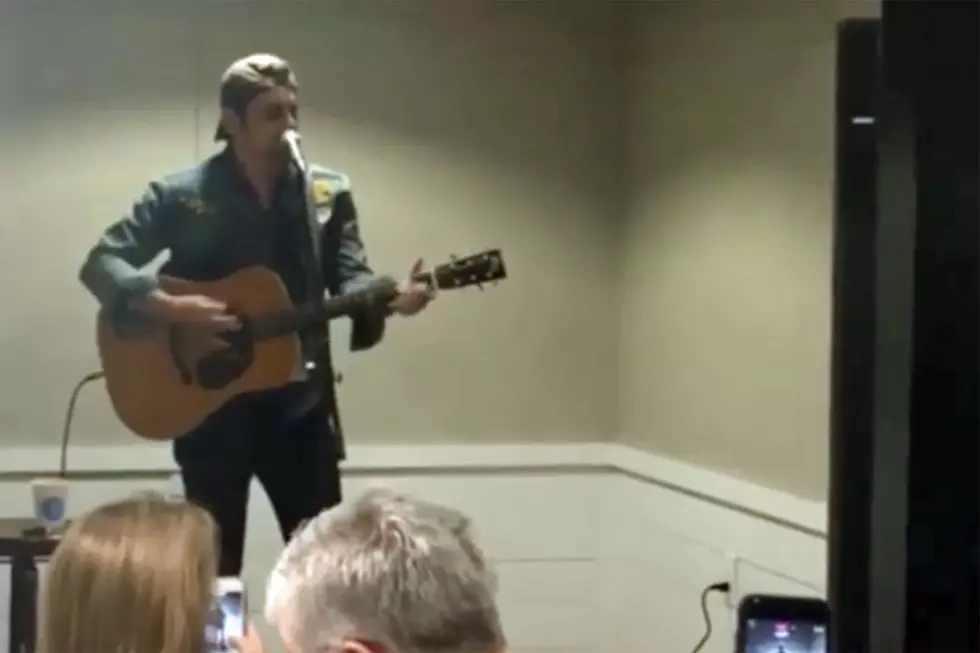 Brad Paisley Surprises Houston Coffee Shop With Acoustic Set